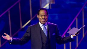 pastor-chris-oyakhilome-healing-streams-live-services